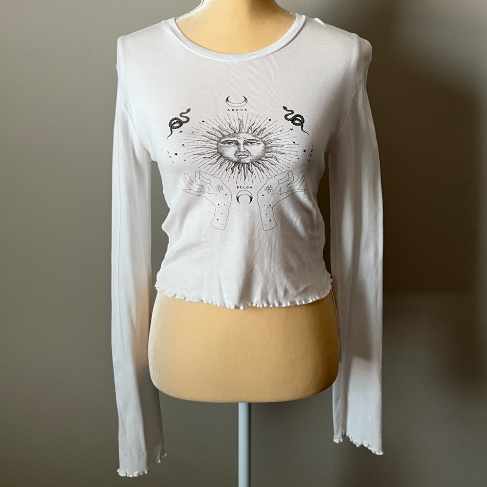 Like new Urban Outfitters cropped long sleeve top